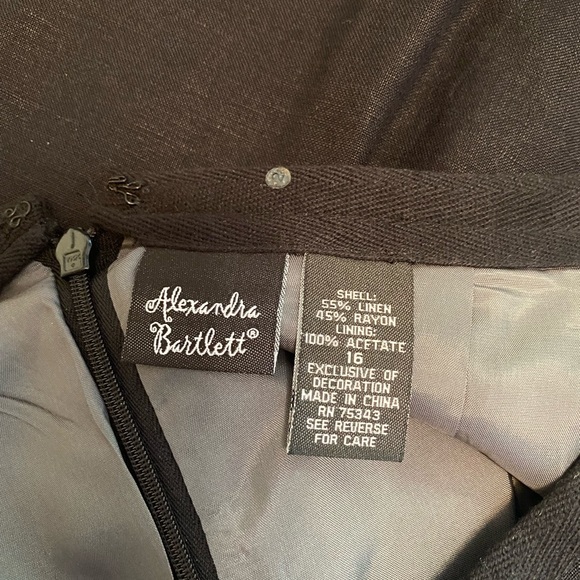 Women’s Alexandra Bartlett black size 16 skirt with designs - Picture 3 of 5